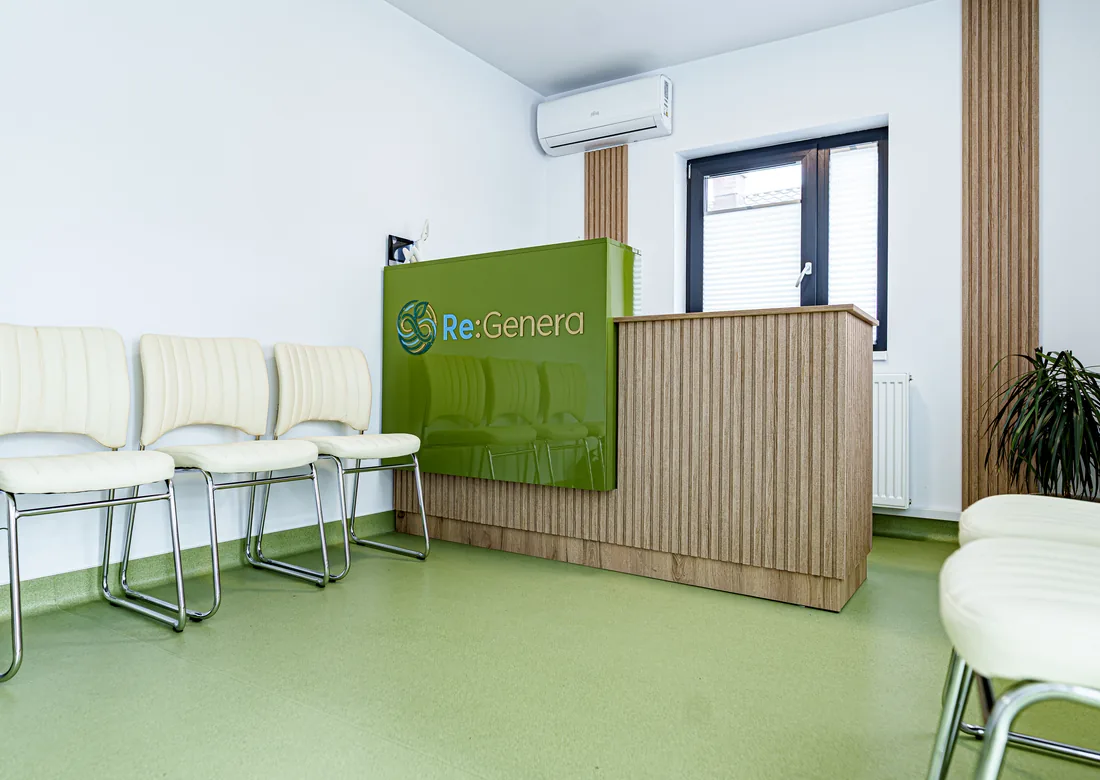 Recepție și zonă de așteptare la clinica Re:Genera